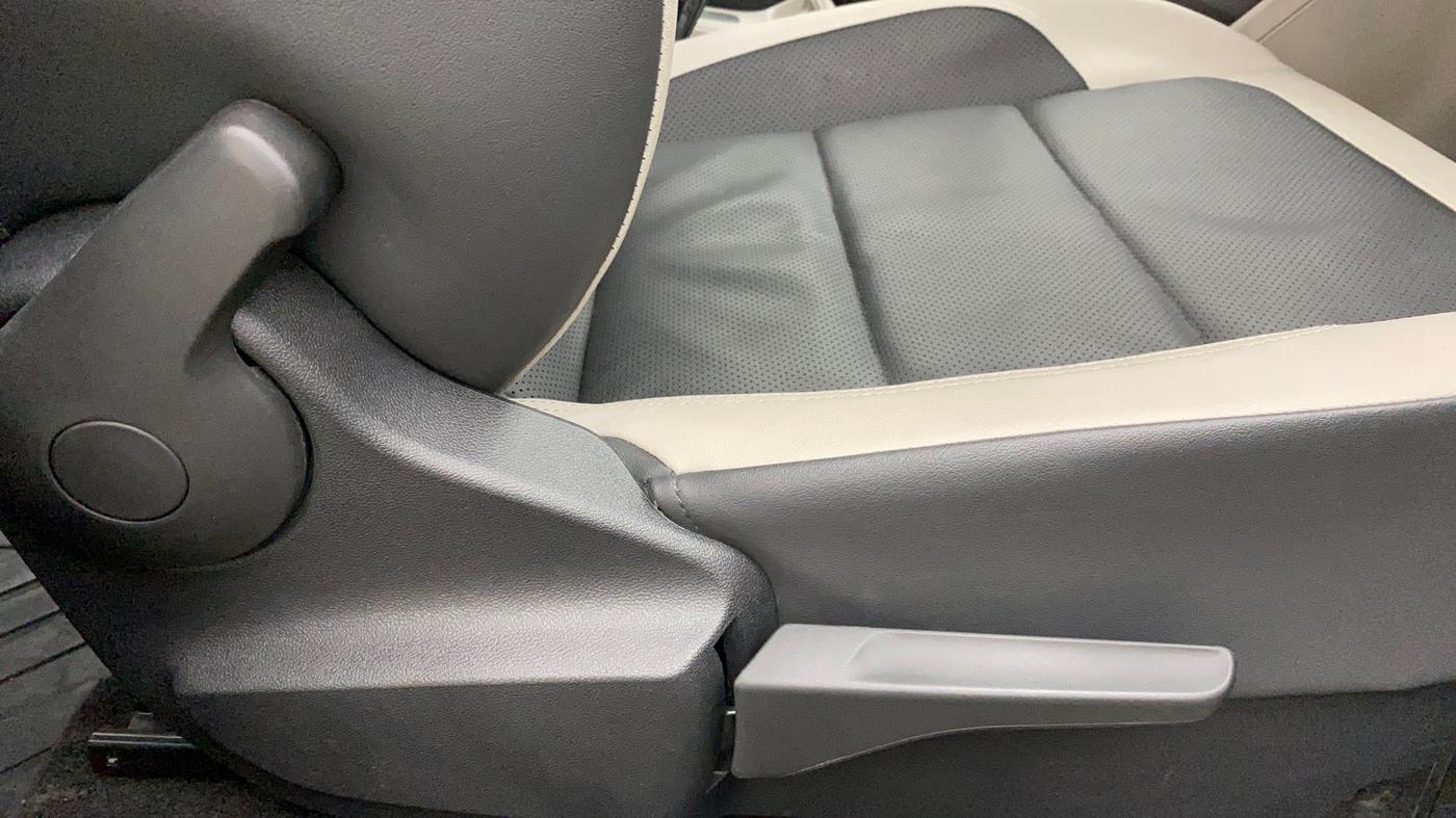2021 Volkswagen TAIGUN TOPLINE 1.0 TSI MT, Petrol, Manual, 8,283 km, Driver Side Adjustment Panel