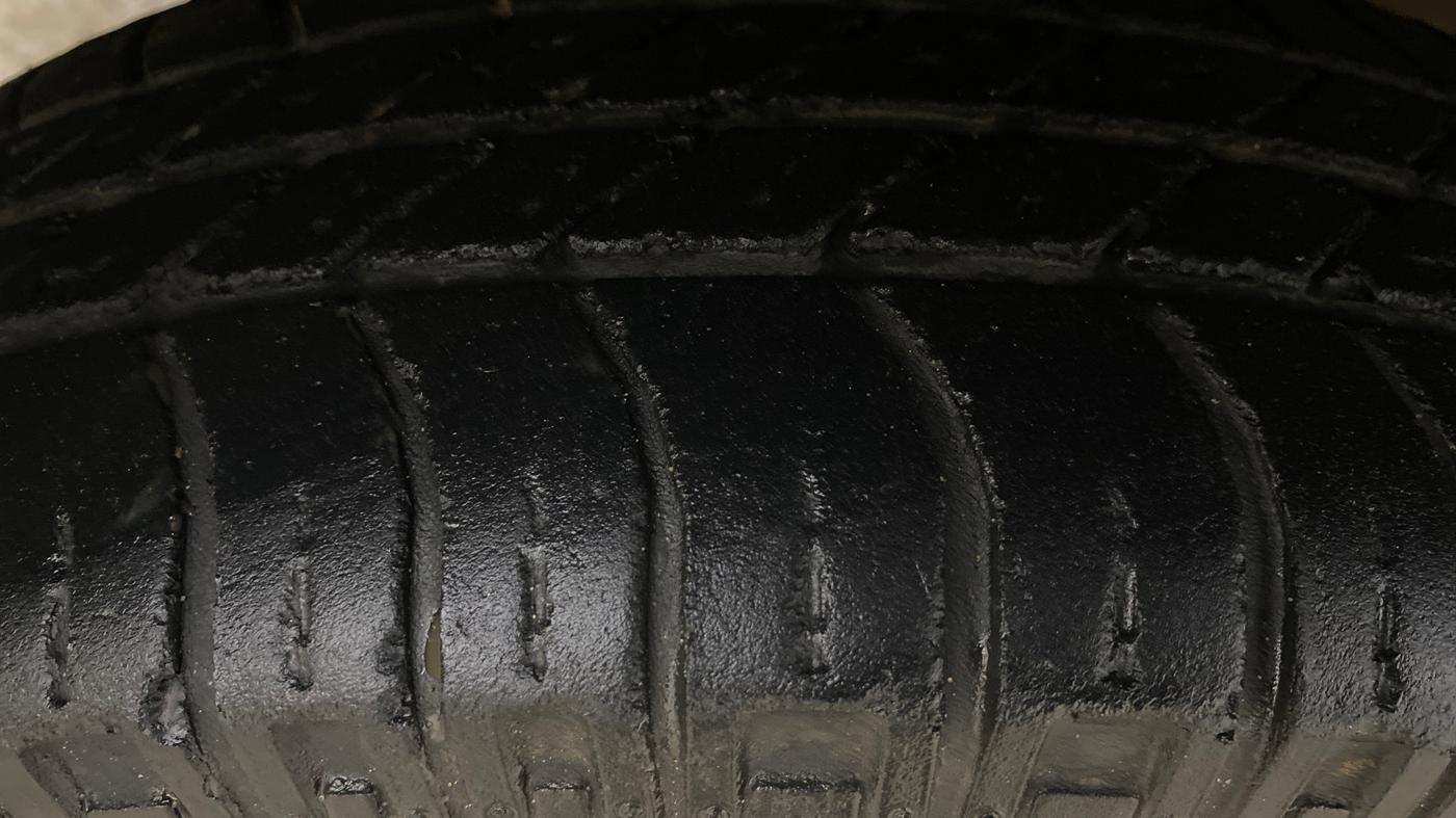 2014 Maruti Eeco 5 STR WITH A/C+HTR, Petrol, Manual, 30,148 km, Left Front Tyre Tread