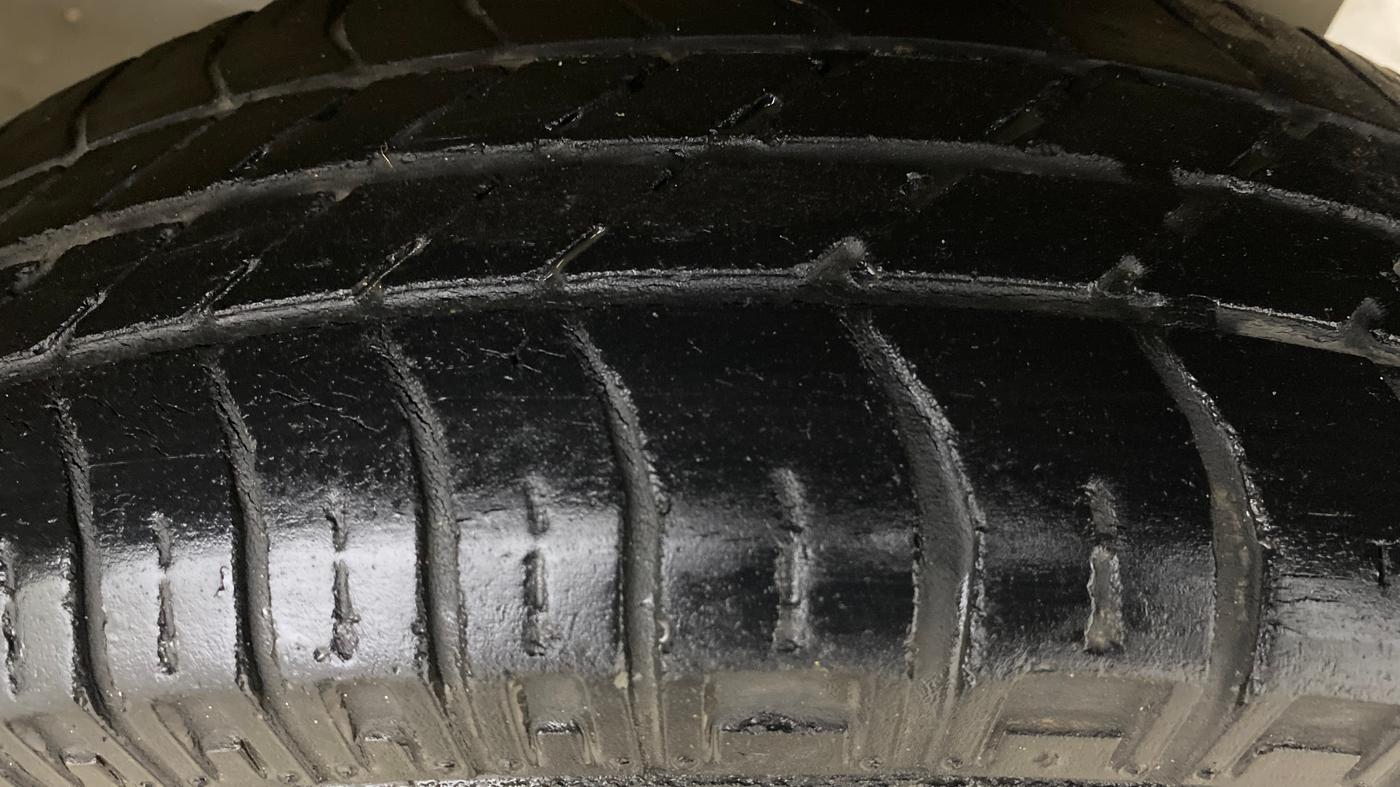 2014 Maruti Eeco 5 STR WITH A/C+HTR, Petrol, Manual, 30,148 km, Left Rear Tyre Tread