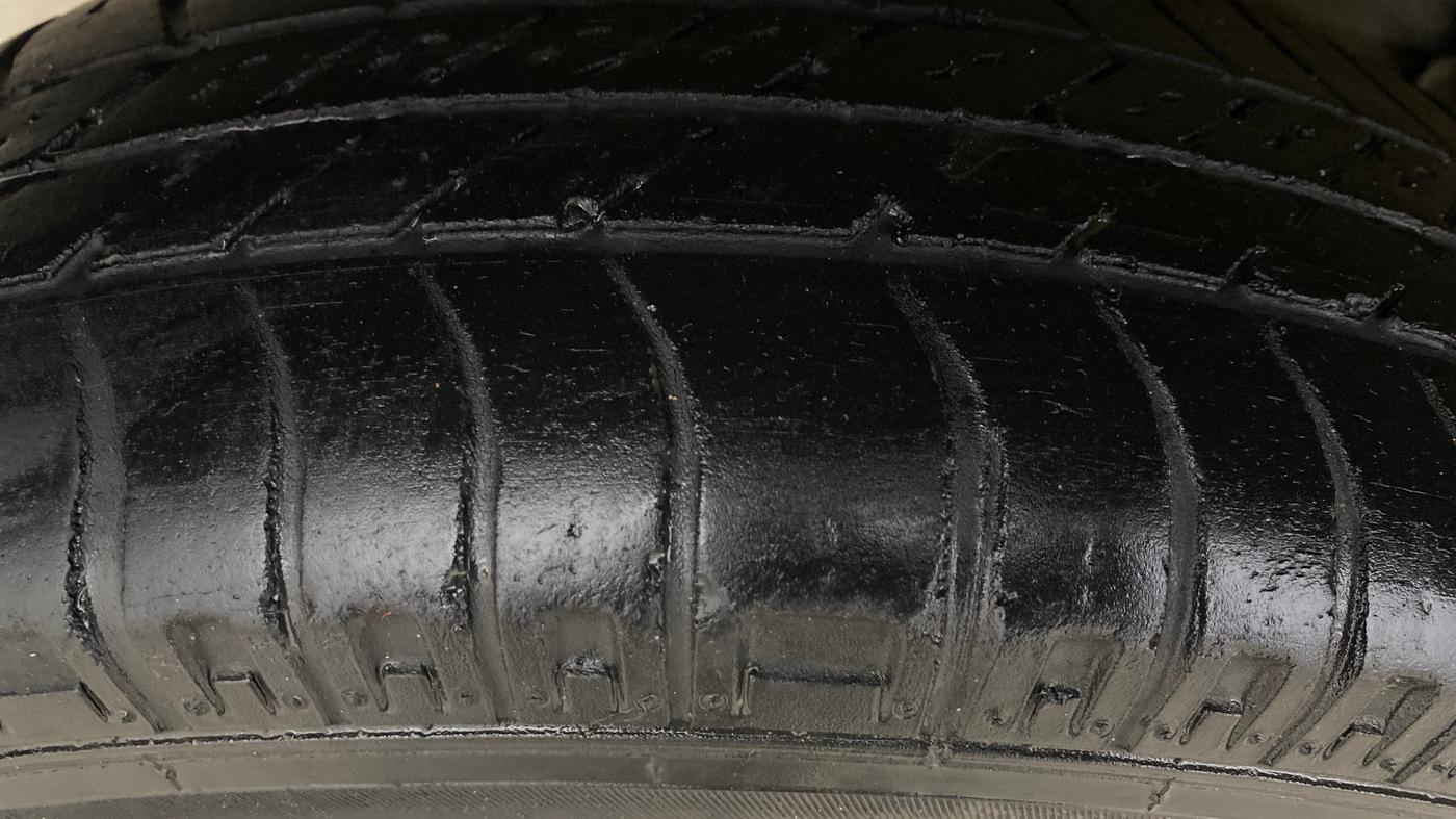 2014 Maruti Eeco 5 STR WITH A/C+HTR, Petrol, Manual, 30,148 km, Right Rear Tyre Tread