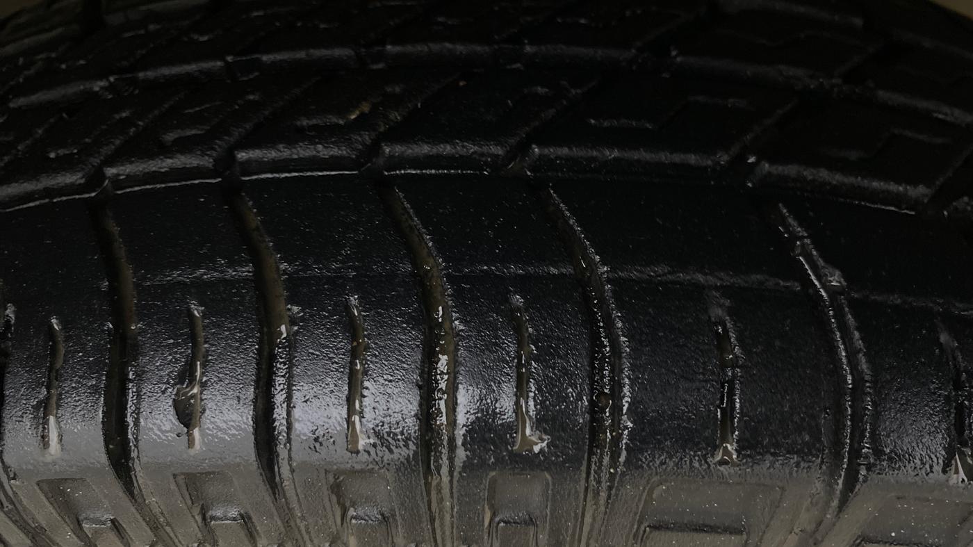 2014 Maruti Eeco 5 STR WITH A/C+HTR, Petrol, Manual, 30,148 km, Right Front Tyre Tread
