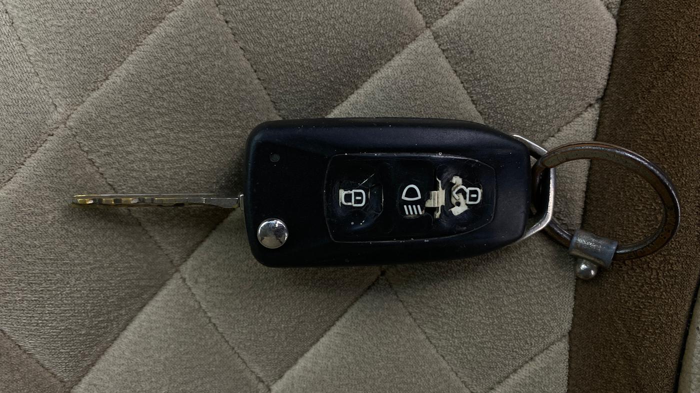 2016 Tata Zest XT PETROL, Petrol, Manual, 68,191 km, Key Close Up