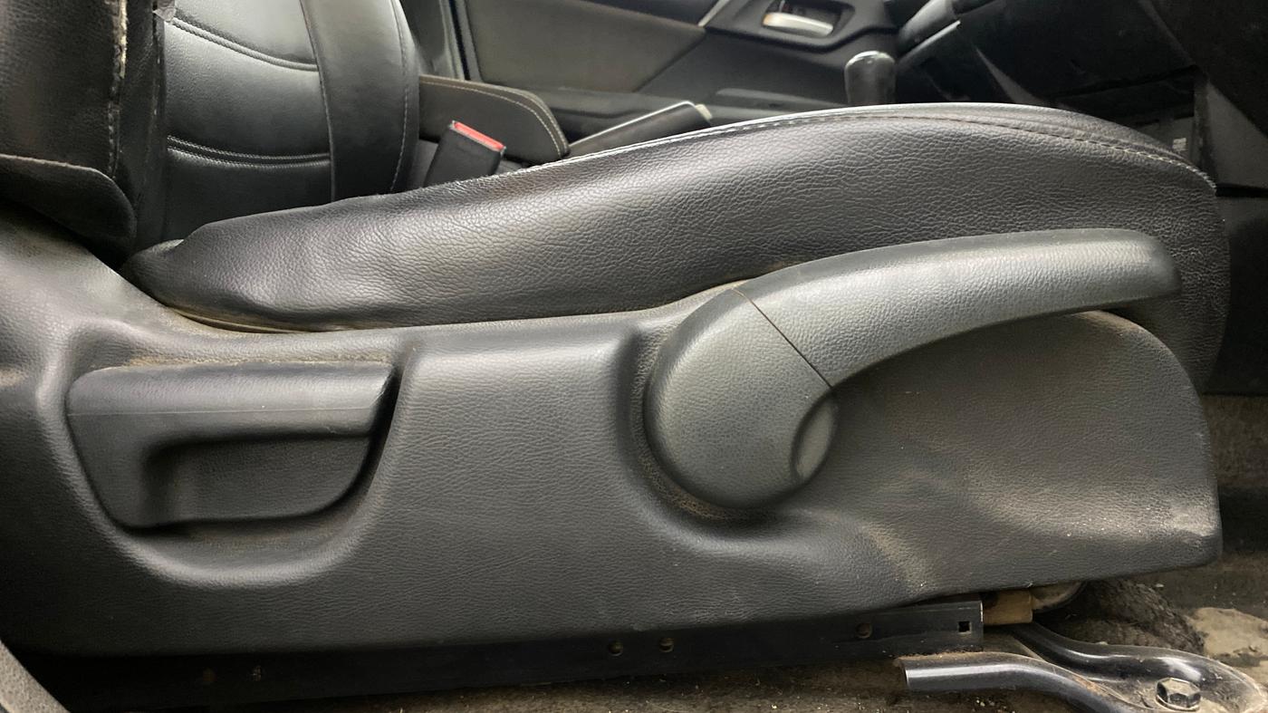 2018 Honda WR-V 1.5L I-DTEC VX MT, Diesel, Manual, 64,313 km, Driver Side Adjustment Panel