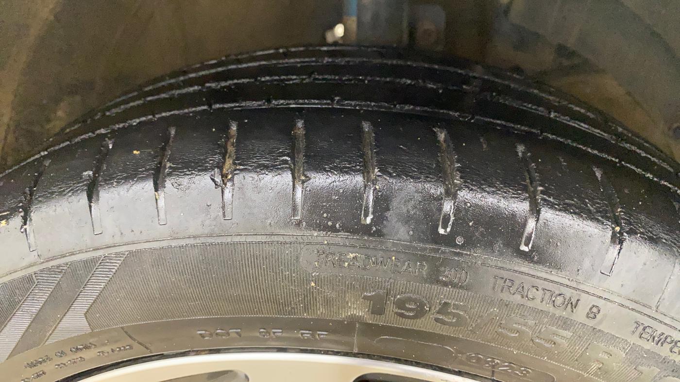 2023 Toyota Glanza G AMT, Petrol, Automatic, 1,31,108 km, Right Front Tyre Tread