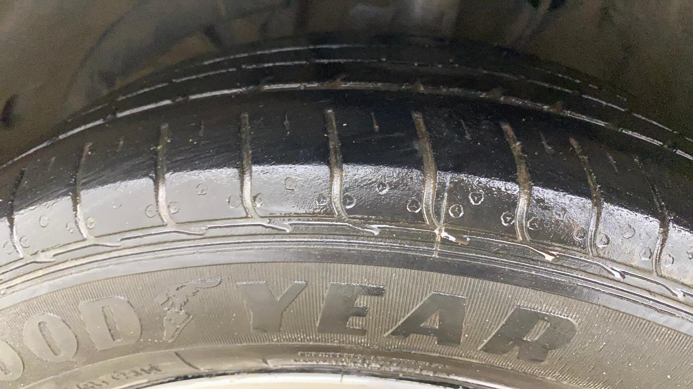 2023 Toyota Glanza G AMT, Petrol, Automatic, 1,31,108 km, Left Front Tyre Tread