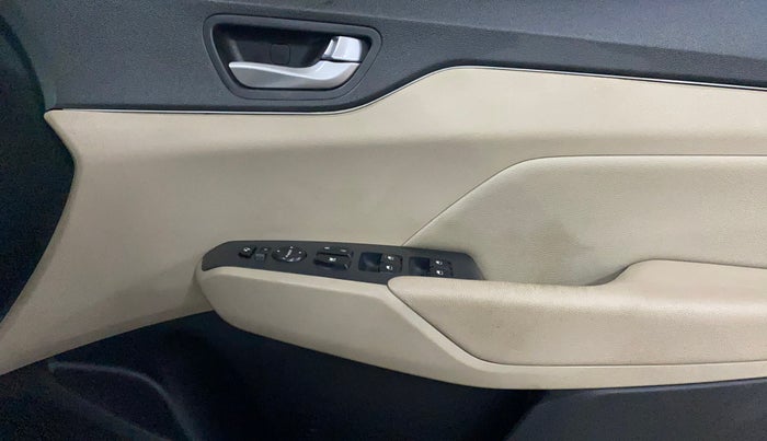 2022 Hyundai Verna SX (O)1.5 VTVT, Petrol, Manual, 45,558 km, Driver Side Door Panels Control