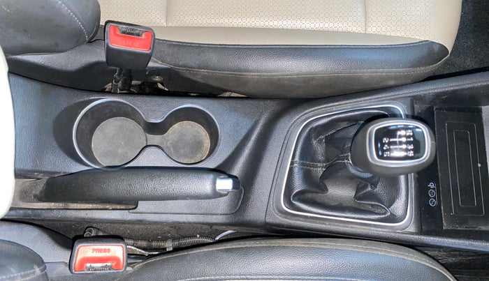 2022 Hyundai Verna SX (O)1.5 VTVT, Petrol, Manual, 45,558 km, Gear Lever