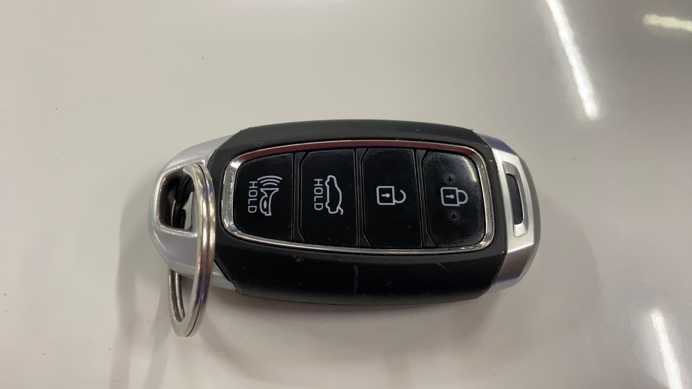 2022 Hyundai Verna SX (O)1.5 VTVT, Petrol, Manual, 45,558 km, Key Close Up