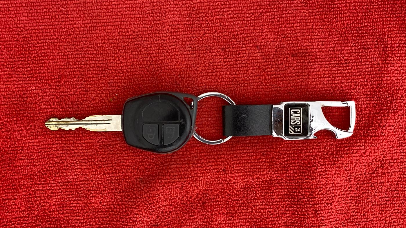 2013 Maruti Swift VXI, Petrol, Manual, 69,428 km, Key Close Up