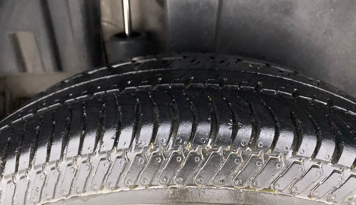 2013 Maruti Swift VXI, Petrol, Manual, 69,428 km, Right Rear Tyre Tread
