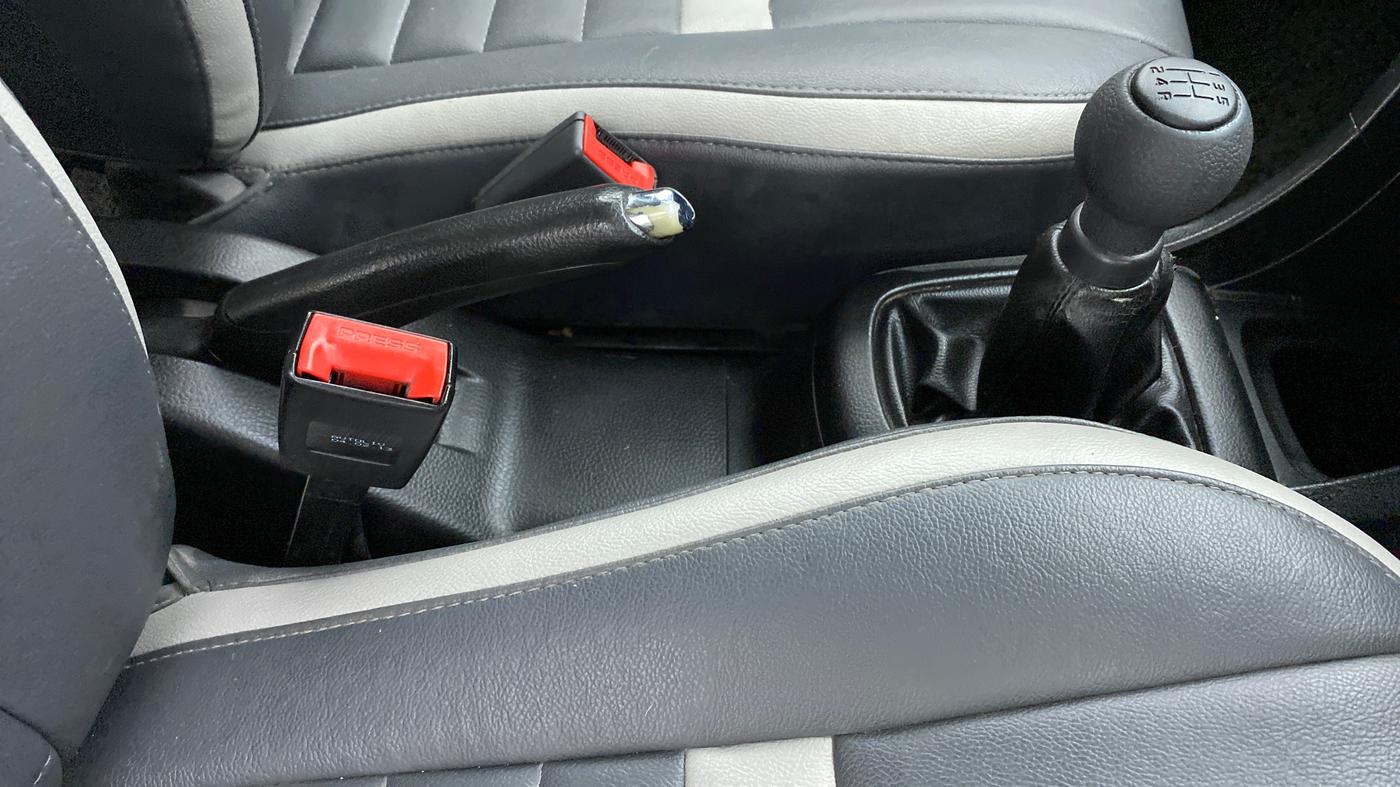 2013 Maruti Swift VXI, Petrol, Manual, 69,428 km, Gear Lever