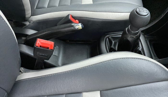 2013 Maruti Swift VXI, Petrol, Manual, 69,428 km, Gear Lever