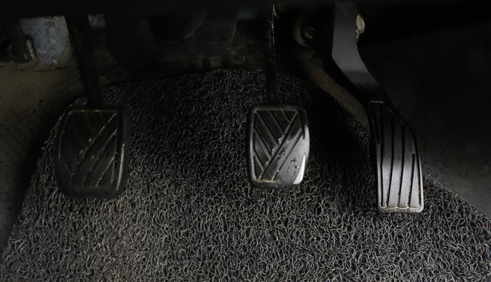 2013 Maruti Swift VXI, Petrol, Manual, 69,428 km, Pedals