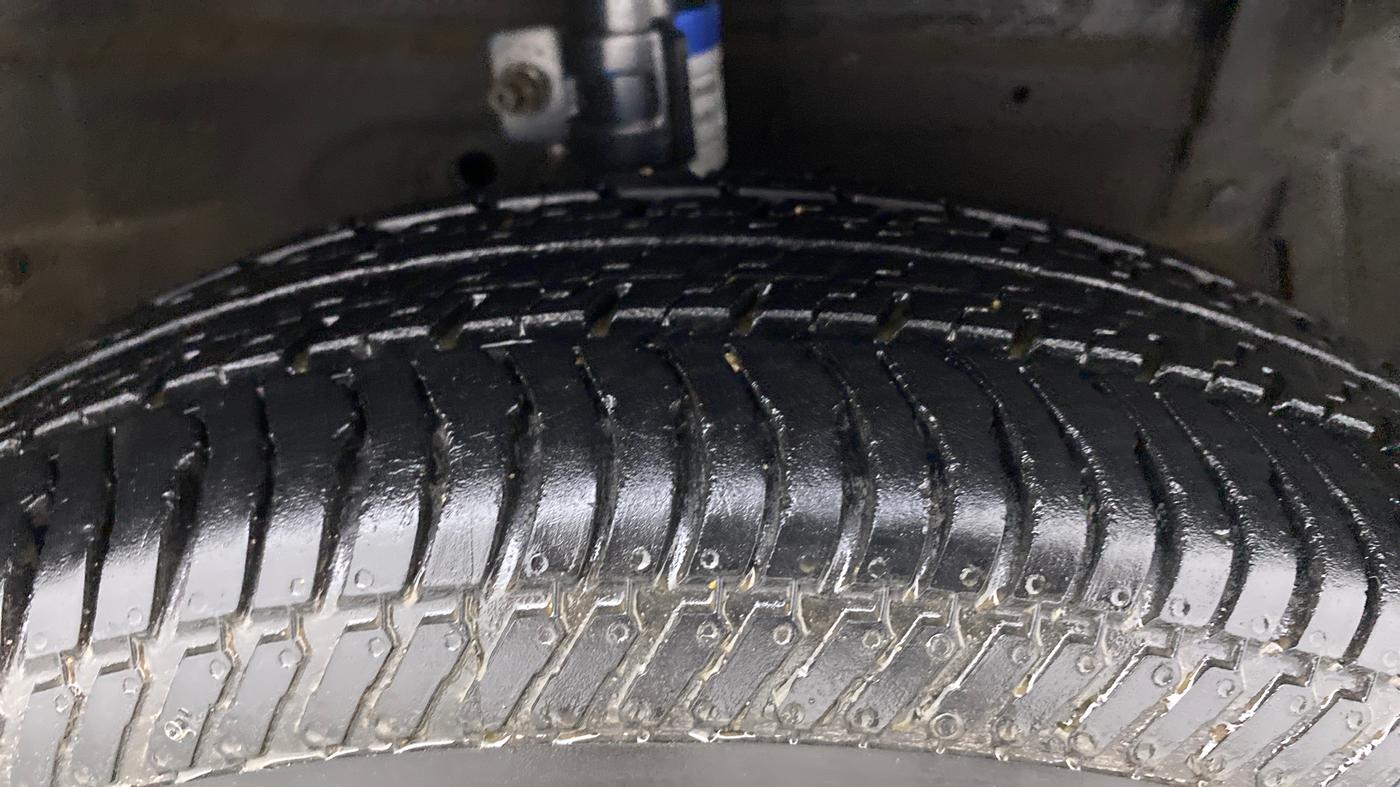 2013 Maruti Swift VXI, Petrol, Manual, 69,428 km, Right Front Tyre Tread