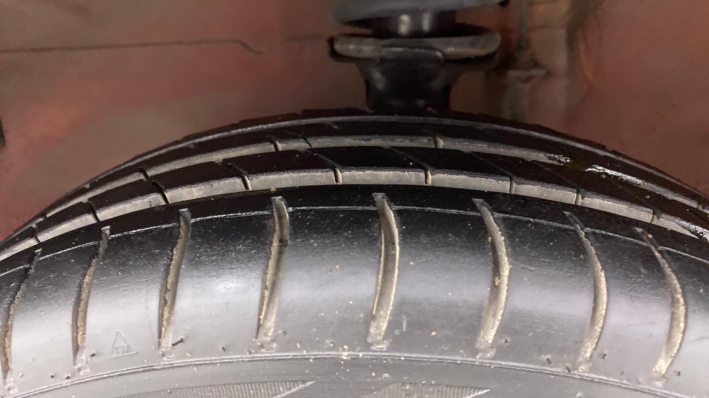 2011 Maruti Alto K10 VXI, CNG, Manual, 88,421 km, Left Front Tyre Tread