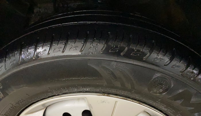 2023 Mahindra XUV300 W4 1.2 PETROL, Petrol, Manual, 30,416 km, Left Front Tyre Tread
