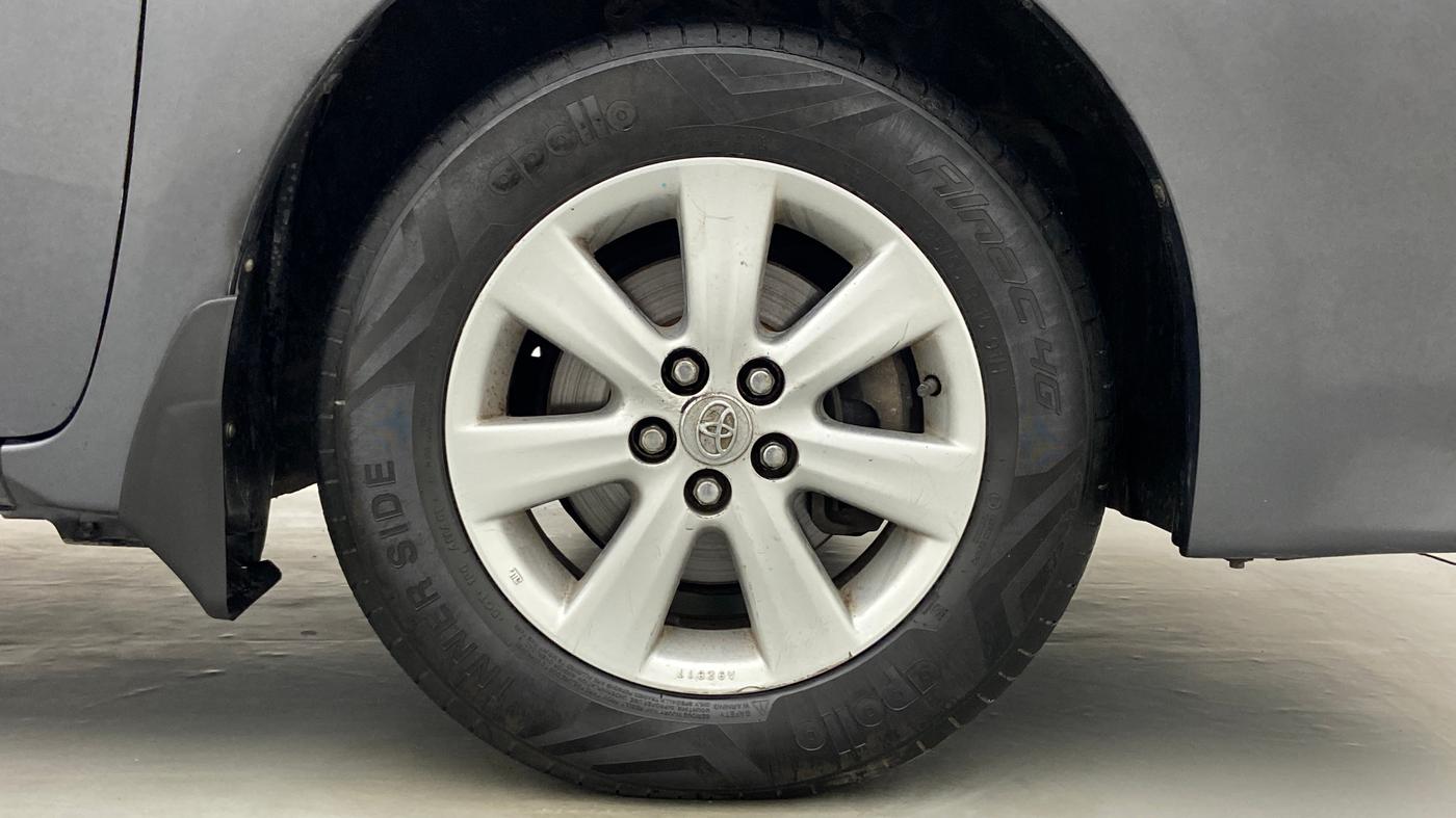 2016 Toyota Corolla Altis G, Petrol, Manual, 76,561 km, Right Front Wheel