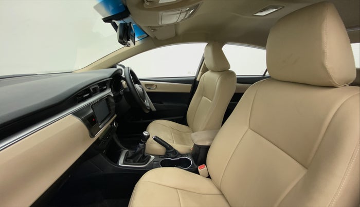 2016 Toyota Corolla Altis G, Petrol, Manual, 76,561 km, Right Side Front Door Cabin