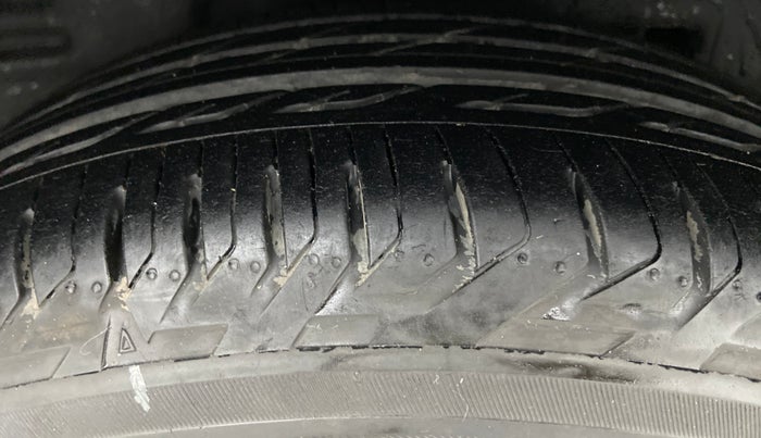 2016 Toyota Corolla Altis G, Petrol, Manual, 76,561 km, Right Rear Tyre Tread