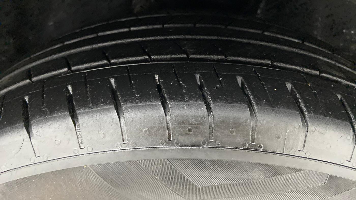 2016 Toyota Corolla Altis G, Petrol, Manual, 76,561 km, Right Front Tyre Tread