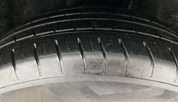 2016 Toyota Corolla Altis G, Petrol, Manual, 76,561 km, Right Front Tyre Tread