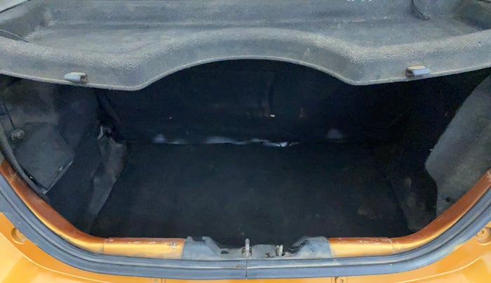 2016 Tata Tiago XZ DIESEL, Diesel, Manual, 77,558 km, Boot Inside