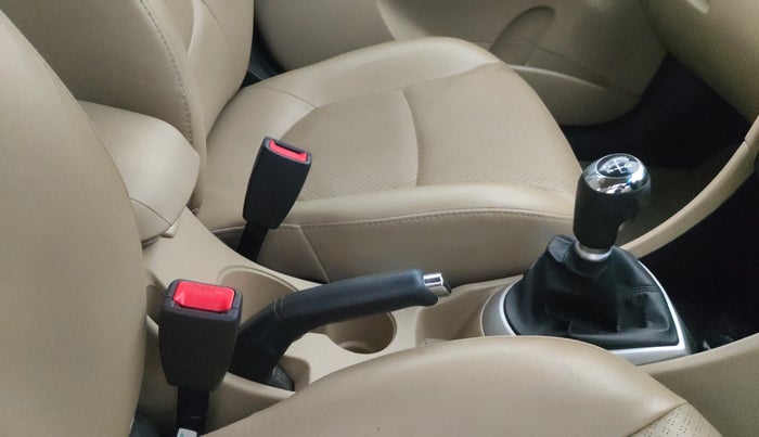 2013 Hyundai Verna FLUIDIC 1.6 VTVT SX, Petrol, Manual, 53,145 km, Gear Lever