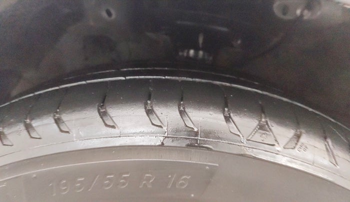 2013 Hyundai Verna FLUIDIC 1.6 VTVT SX, Petrol, Manual, 53,145 km, Left Front Tyre Tread