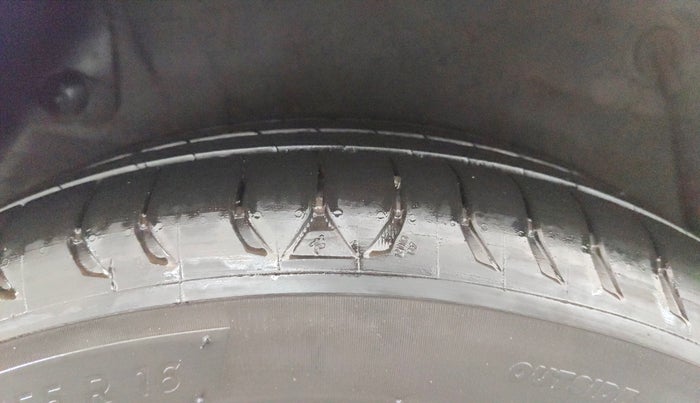 2013 Hyundai Verna FLUIDIC 1.6 VTVT SX, Petrol, Manual, 53,145 km, Right Rear Tyre Tread