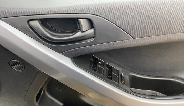 2020 Tata NEXON XM PETROL, Petrol, Manual, 59,069 km, Driver Side Door Panels Control