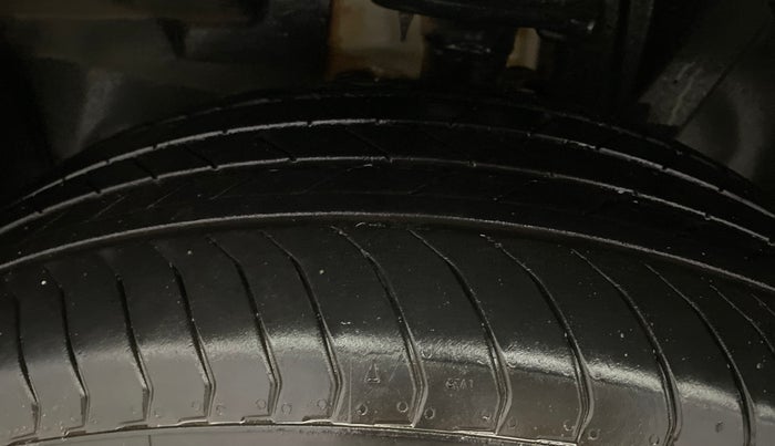 2017 Jeep Compass LIMITED 1.4 PETROL AT, Petrol, Automatic, 70,516 km, Left Front Tyre Tread