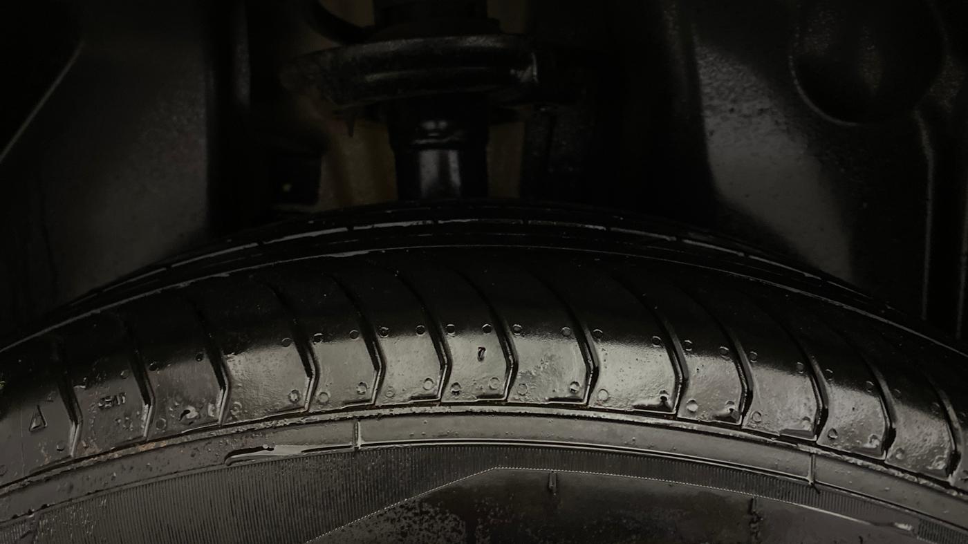 2017 Jeep Compass LIMITED 1.4 PETROL AT, Petrol, Automatic, 70,516 km, Right Rear Tyre Tread