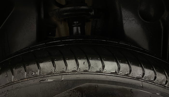 2017 Jeep Compass LIMITED 1.4 PETROL AT, Petrol, Automatic, 70,516 km, Right Rear Tyre Tread