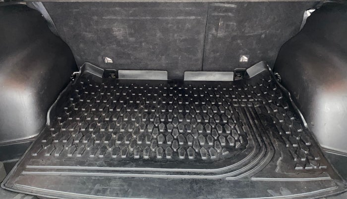 2017 Jeep Compass LIMITED 1.4 PETROL AT, Petrol, Automatic, 70,516 km, Boot Inside