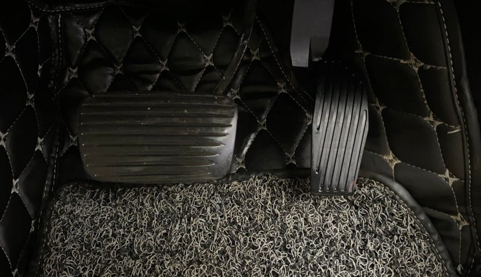 2017 Jeep Compass LIMITED 1.4 PETROL AT, Petrol, Automatic, 70,516 km, Pedals