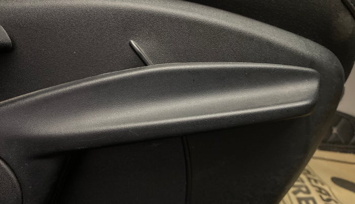 2017 Jeep Compass LIMITED 1.4 PETROL AT, Petrol, Automatic, 70,516 km, Driver Side Adjustment Panel