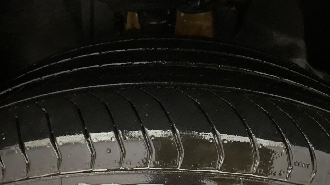 2017 Jeep Compass LIMITED 1.4 PETROL AT, Petrol, Automatic, 70,516 km, Right Front Tyre Tread
