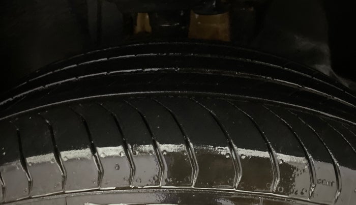 2017 Jeep Compass LIMITED 1.4 PETROL AT, Petrol, Automatic, 70,516 km, Right Front Tyre Tread