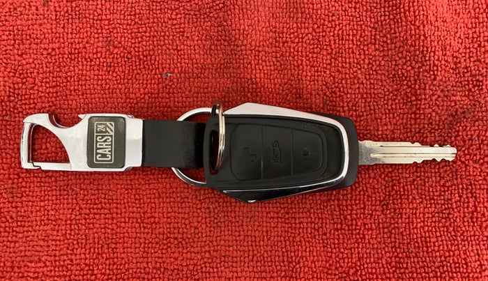 2020 Mahindra KUV 100 NXT K8 6 STR, Petrol, Manual, 15,478 km, Key Close Up