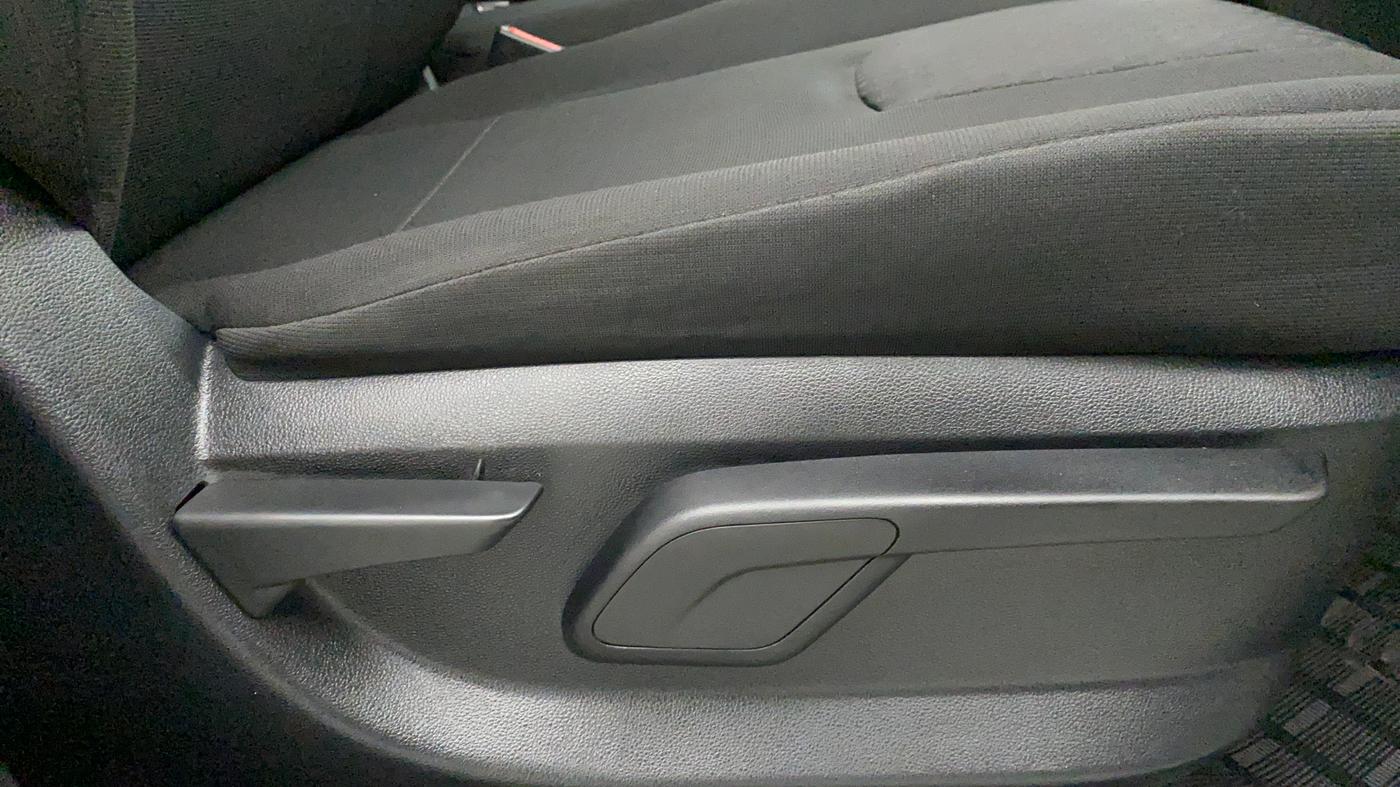 2020 Mahindra KUV 100 NXT K8 6 STR, Petrol, Manual, 15,478 km, Driver Side Adjustment Panel