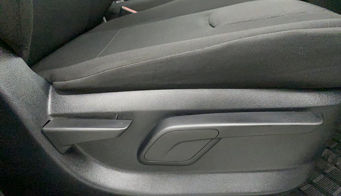 2020 Mahindra KUV 100 NXT K8 6 STR, Petrol, Manual, 15,478 km, Driver Side Adjustment Panel