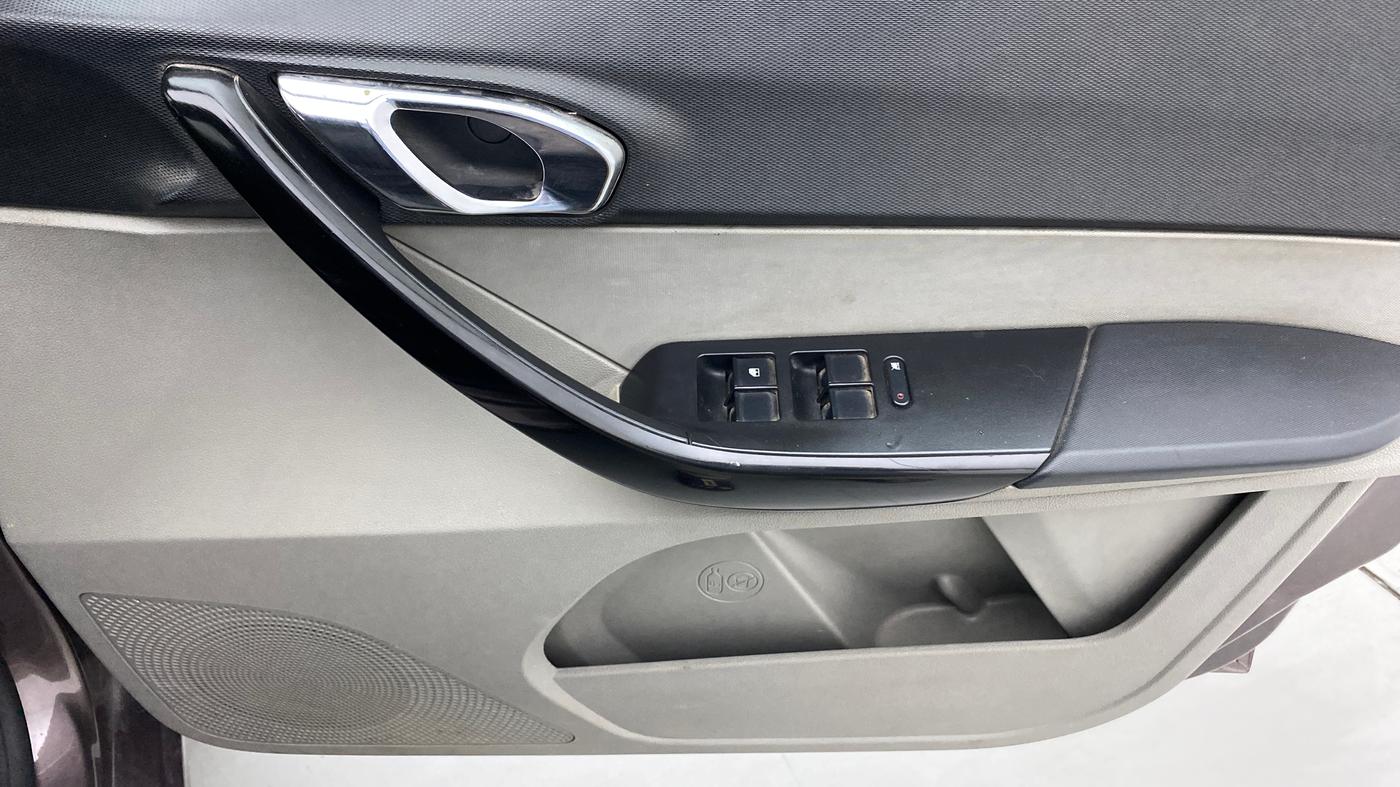 2018 Tata Tiago XZA PETROL, Petrol, Automatic, 86,491 km, Driver Side Door Panels Control