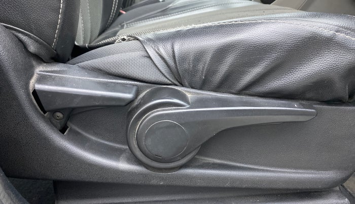 2018 Tata Tiago XZA PETROL, Petrol, Automatic, 86,491 km, Driver Side Adjustment Panel