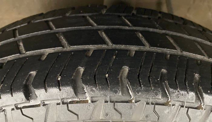 2018 Maruti Alto 800 LXI, Petrol, Manual, 42,465 km, Left Front Tyre Tread