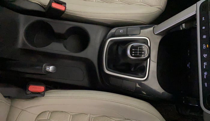 2020 KIA SELTOS HTX 1.5 PETROL, Petrol, Manual, 76,737 km, Gear Lever