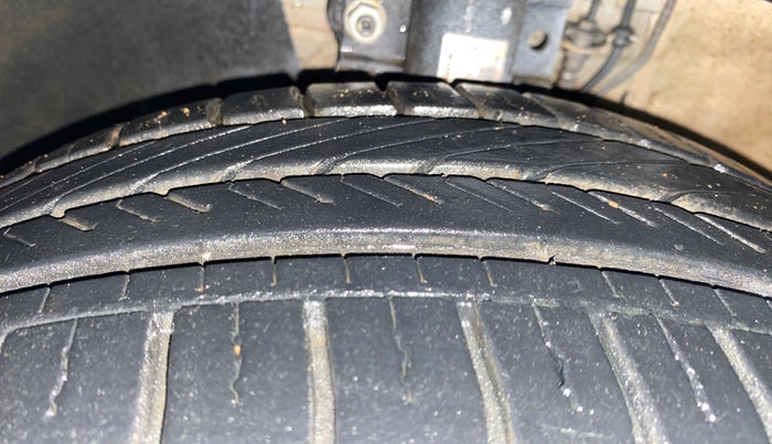 2016 Volkswagen Polo HIGHLINE1.2L, Petrol, Manual, 49,456 km, Left Front Tyre Tread