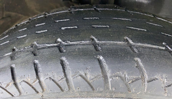 2013 Maruti Wagon R 1.0 LXI, Petrol, Manual, 30,775 km, Right Front Tyre Tread