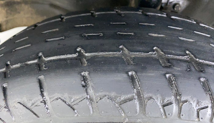 2013 Maruti Wagon R 1.0 LXI, Petrol, Manual, 30,775 km, Left Front Tyre Tread