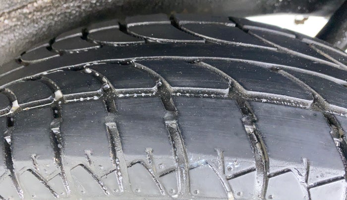 2013 Maruti Wagon R 1.0 LXI, Petrol, Manual, 30,775 km, Left Rear Tyre Tread