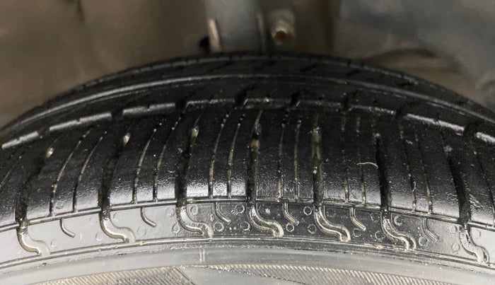 2018 Maruti Dzire ZDI PLUS AMT, Diesel, Automatic, 66,041 km, Right Front Tyre Tread